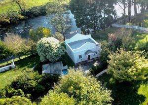Forth River Cottage - St Kilda Accommodation
